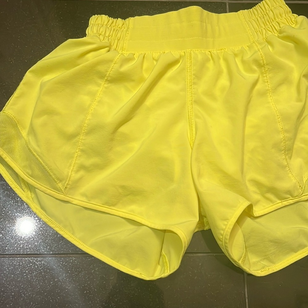 Highlight Yellow LuluLemon Hotty Hot Low-Rise 4”